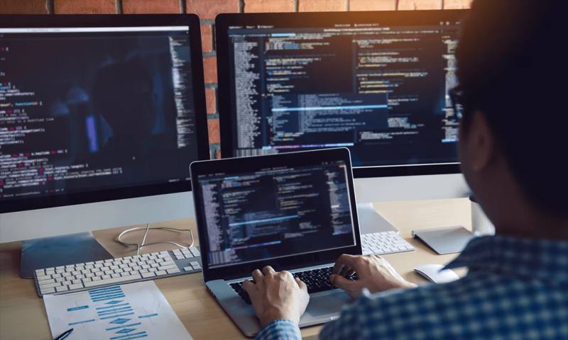 数据科学选型：R与Python如何赋能辉县市网站建设？